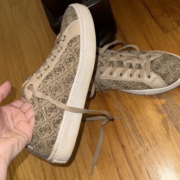GUESS WOMEN SNEAKERS FOR SALE SIZE 7 1/2 - Picture 4 of 6